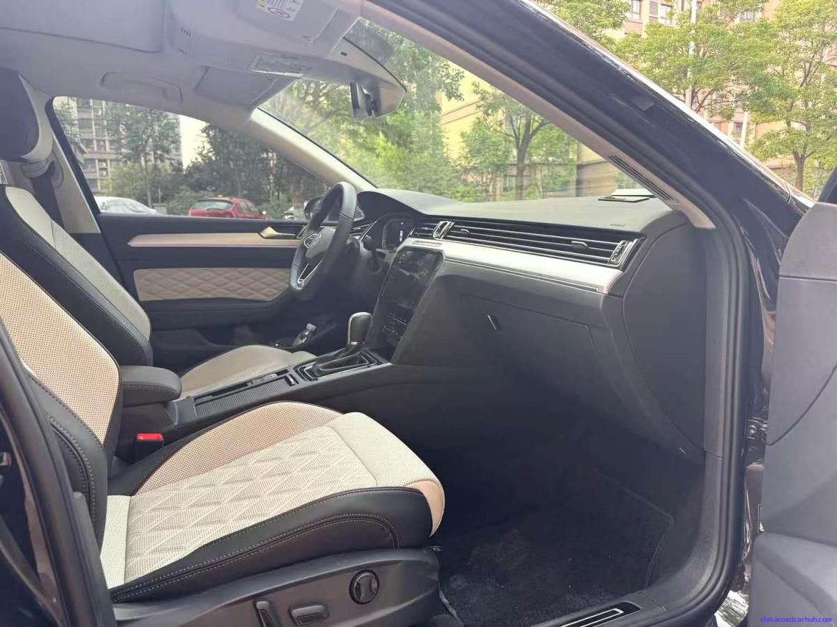 Car Image 10