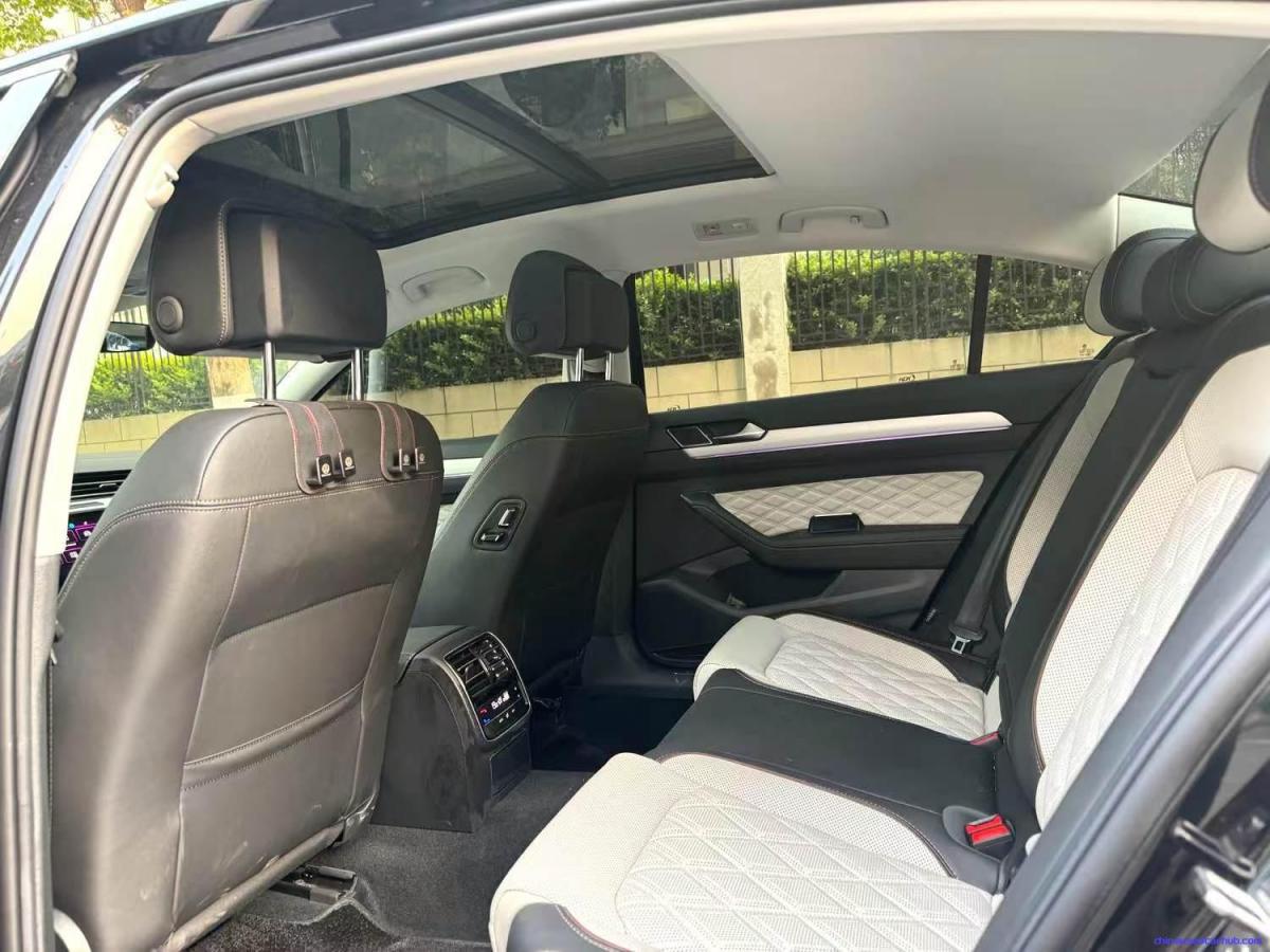 Car Image 9