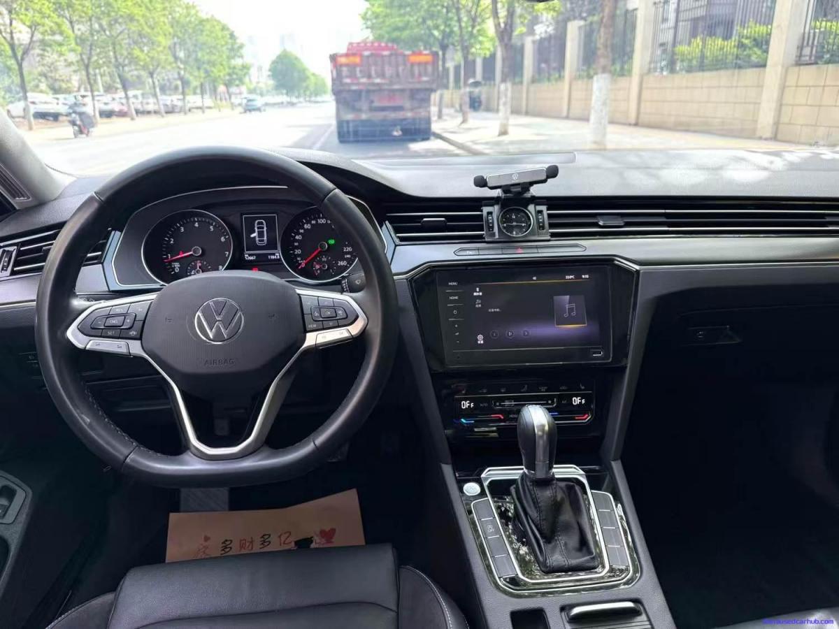 Car Image 9