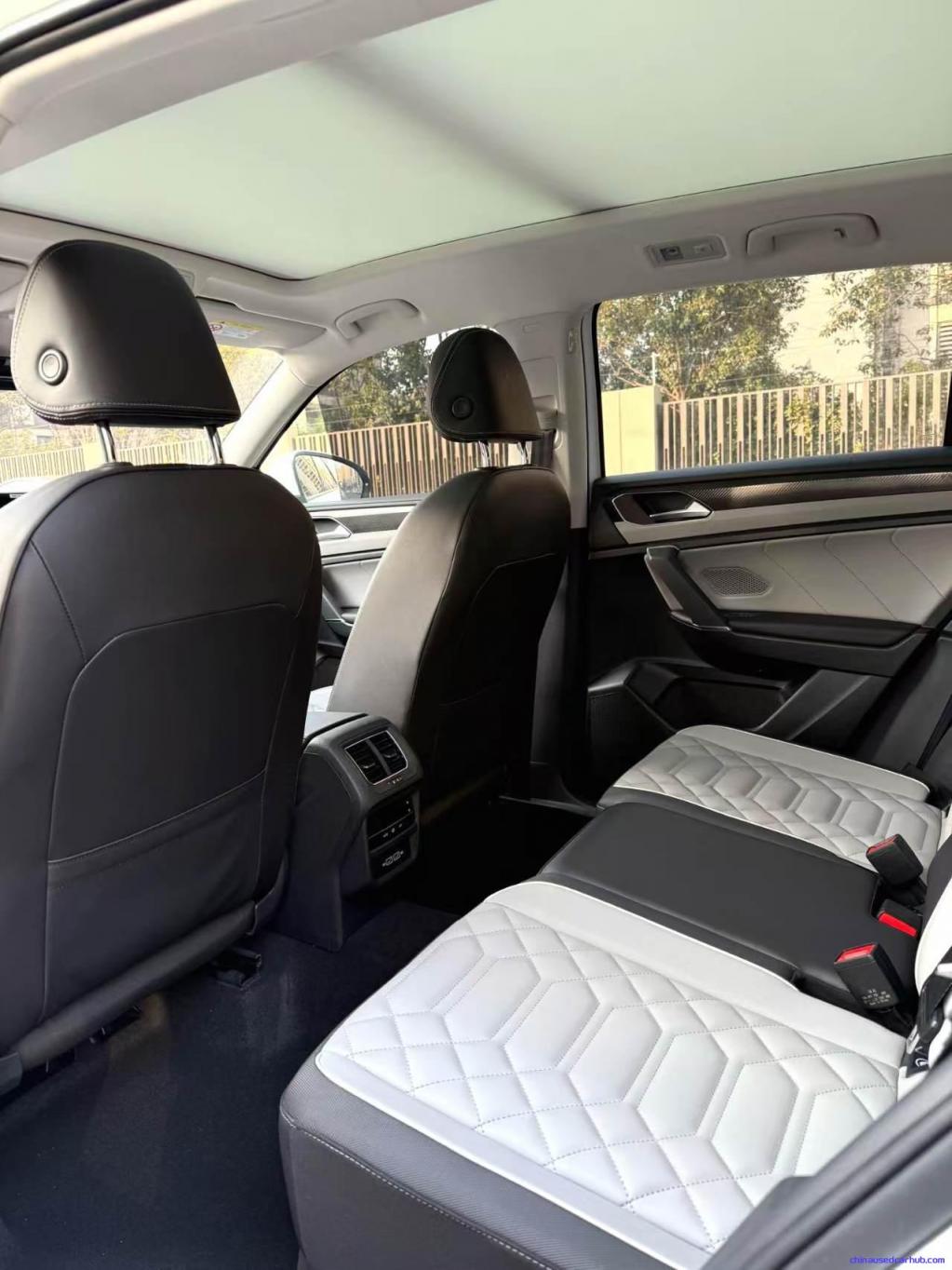 Car Image 9