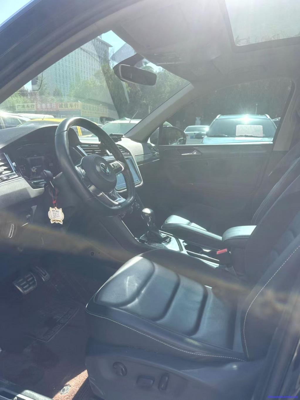 Car Image 9