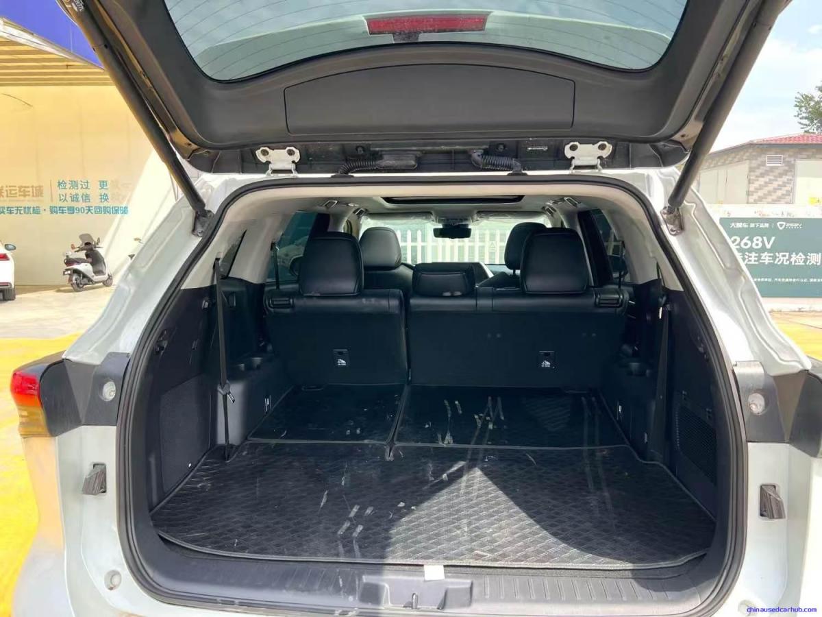 Car Image 9