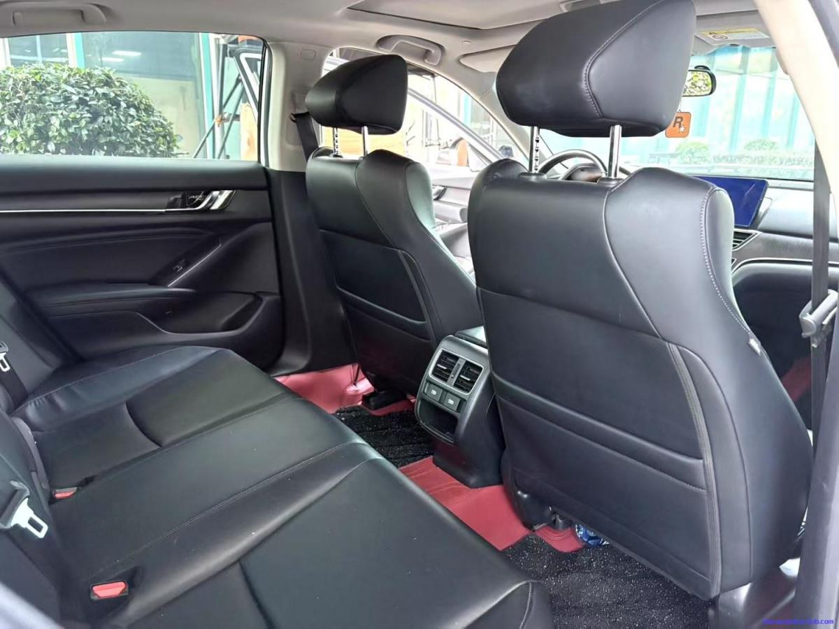 Car Image 9